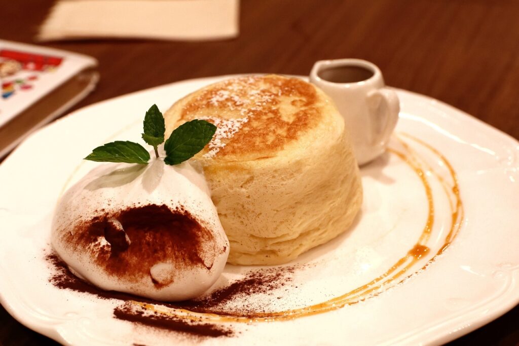 pancake, bread, cream, fluffy, eat, white, light brown, white cream, sweet, food, delicious, dessert, cake, bake, syrup, calories