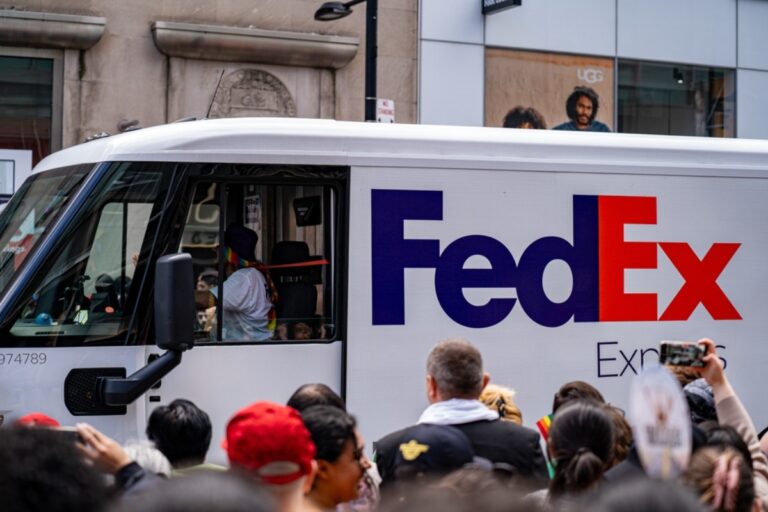 FedEx Worker Who Didn’t Know She Was Pregnant Gives Birth During Work Shift