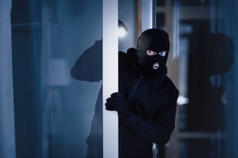 Police Warn Parents After Kids Targeted in ‘Knock and Grab’ Scams