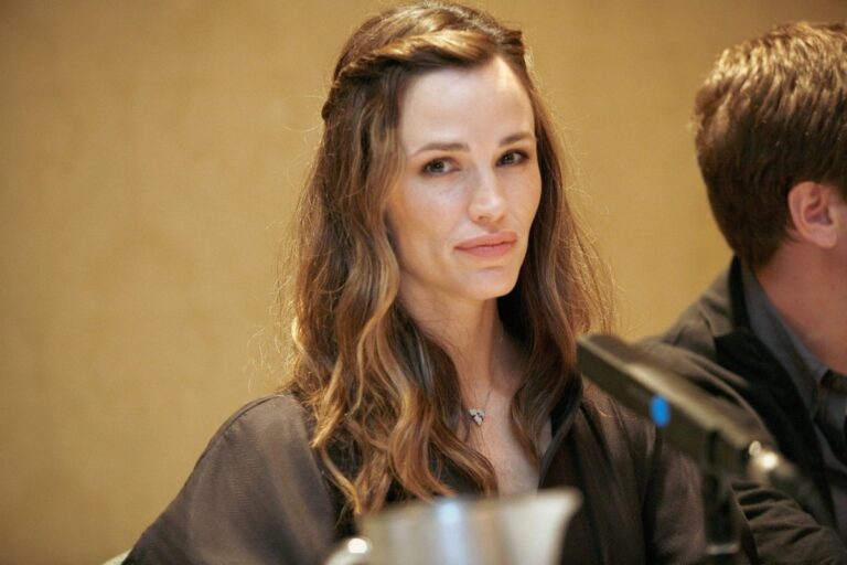 Jennifer Garner Reflects on Parenting Teens and Learning to Let Them Grow Up