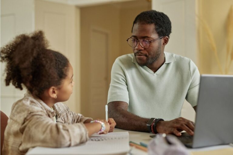 Dad Says He Avoided Saying “I’m Wrong” to Stay in Control, Now His Kids Say They “Can’t Open Up to Him”