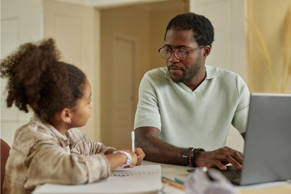 Dad Says He Avoided Saying “I’m Wrong” to Stay in Control, Now His Kids Say They “Can’t Open Up to Him”