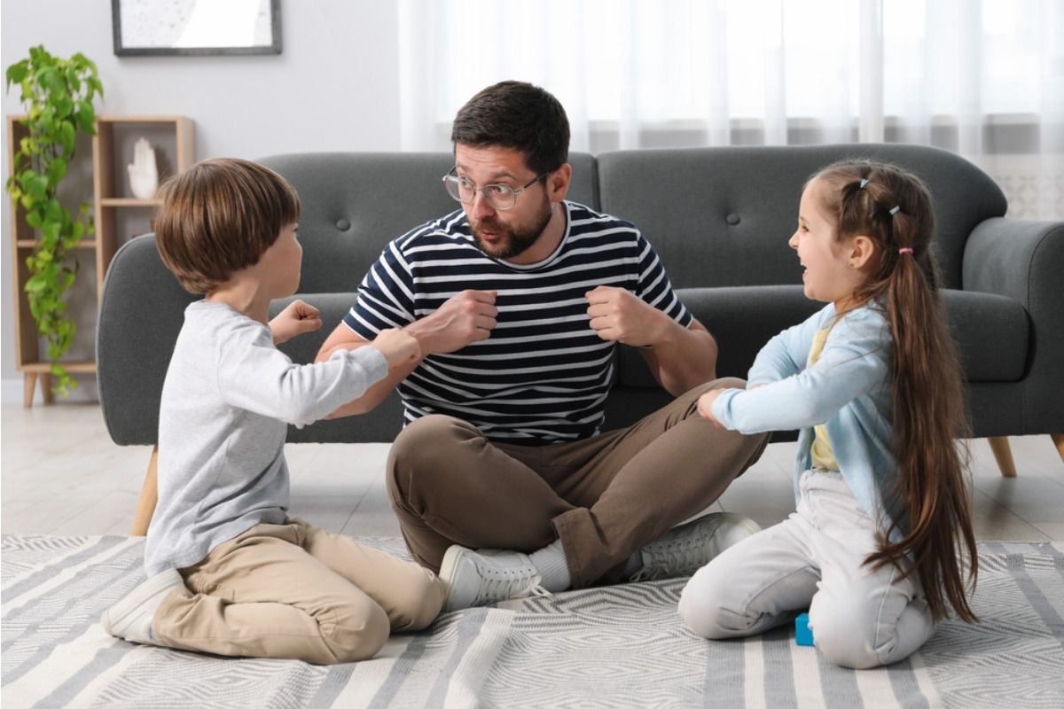 Dad Says He Let His Kids “Figure Things Out on Their Own,” Now He’s Worried They Feel “Unguided and Distant”