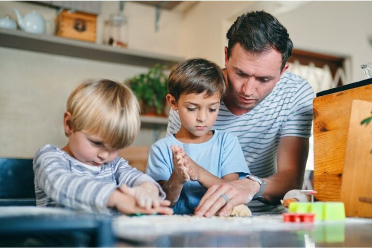 Dad Says He Worked Long Hours to “Give His Kids Everything,” Now They’re Saying “You Were Never Actually There”