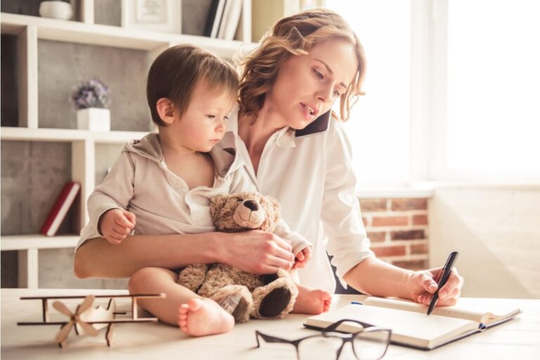 Debate Breaks Out After Woman Asks If Moms Really Have No Free Time, Even a Shower Has to Be Planned