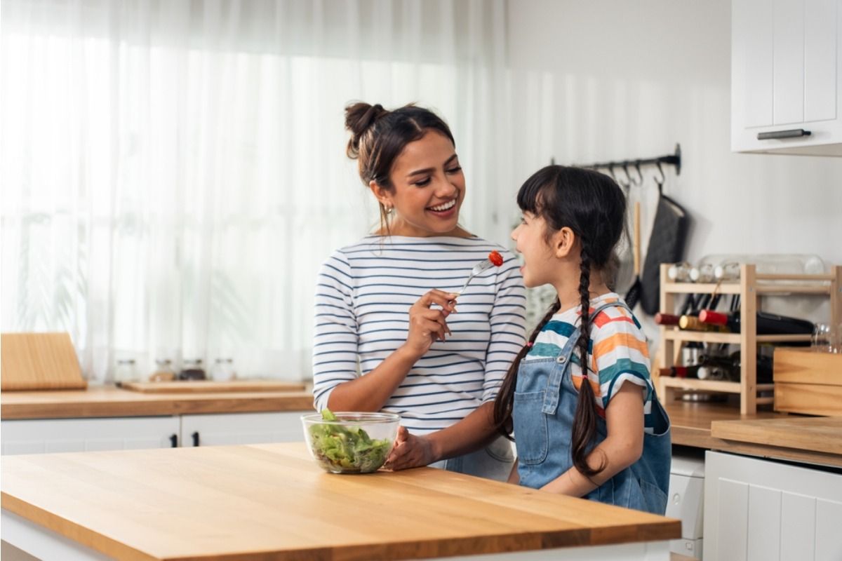 Mealtime Habits Are Changing in Many Homes and Parents Say “Everyone Eats Separately Now”