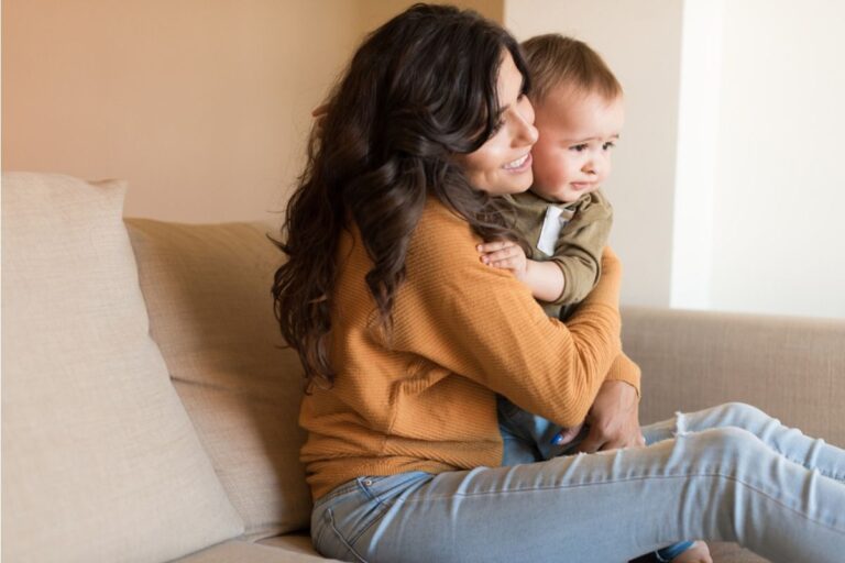 Mom Admits She Misses Her Old Life Some Days, and It’s Changing How She Thinks About “What Honesty in Parenting Looks Like”