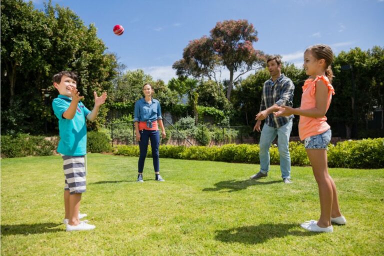 Mom Says Other Parents Keep Dropping Kids Off Unannounced for Playdates, Now She Feels “Caught Off Guard Every Time”