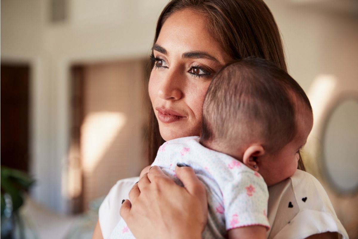 One Woman Opens Up About the Parts of Motherhood She Never Talks About, Saying “Some Feelings Don’t Fit the Image”
