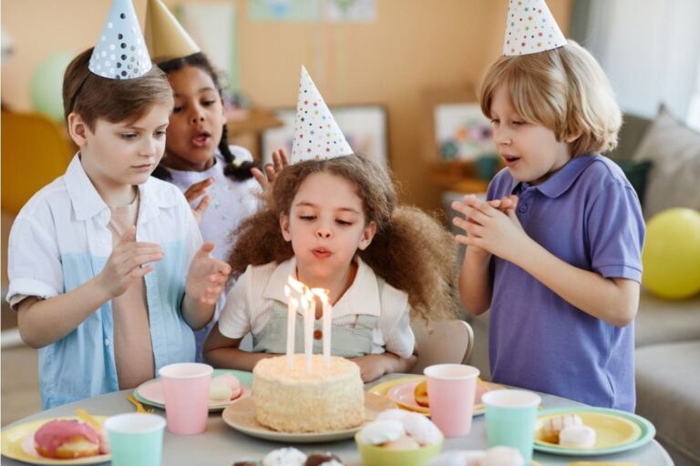 Parents Are Divided After a Birthday Party Turns Into a “No Parent Allowed” Event and Kids Start Comparing House Rules