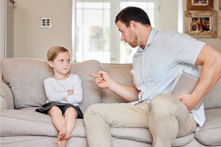 Parents Are Sharing What “Screams Bad Parenting,” And Some Say It’s More Common Than People Want to Admit