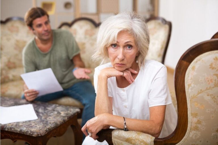 Parents Married 40+ Years Are Suddenly Divorcing in Their 70s, Now Their Adult Daughter Says “This Shouldn’t Hurt This Much”
