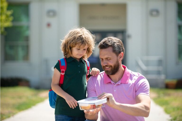 Parents Say School Banned Packed Lunch Snacks Without Warning and Now They’re Furious About “No Control at Home”