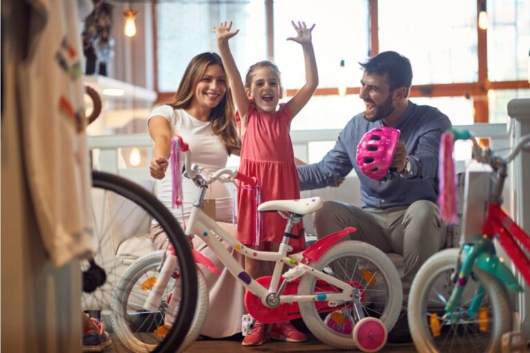 People Are Sharing What They Wanted as Kids but Their Parents Couldn’t Afford, One Man Says “It Felt Like That Was Only for Rich Kids”