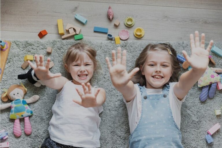 Siblings Are Growing Up With Very Different Personalities and Some Parents Say “It’s Hard to Treat Them the Same”