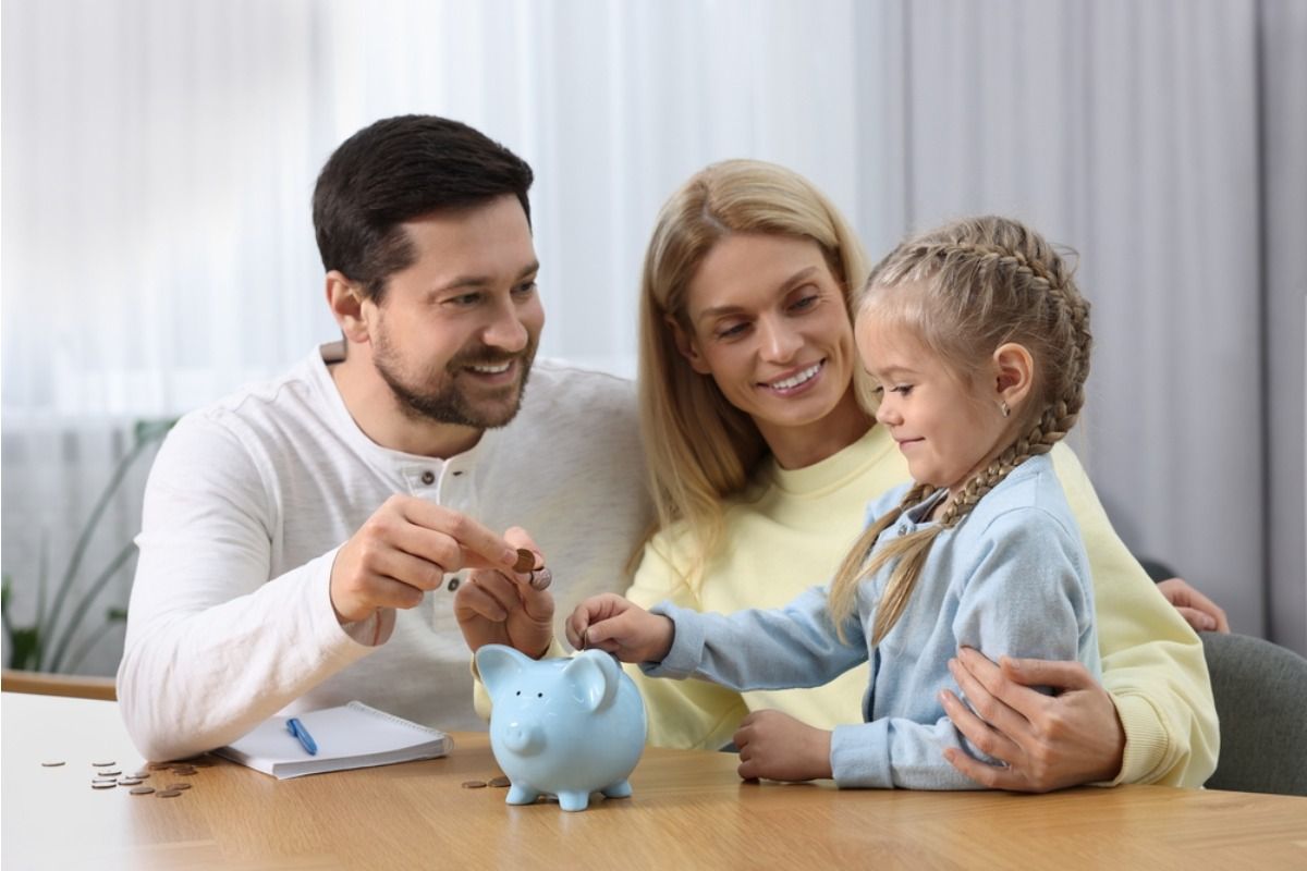 Young Adult Says Older Generations Keep Saying You Can Get Rich by “Saving Up,” Now He’s Questioning It, “That Doesn’t Work Anymore”
