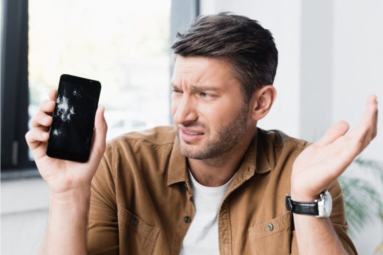 Dad Says He Refused to Buy His Child a New Phone After They Broke the Last One, Now He’s Being Called “Unreasonable”