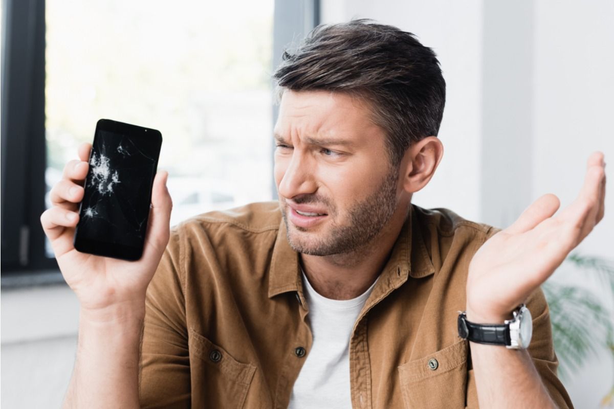 Dad Says He Refused to Buy His Child a New Phone After They Broke the Last One, Now He’s Being Called “Unreasonable”