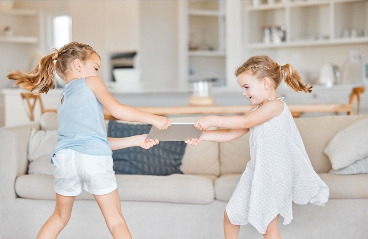 Dad Says He Refused to Intervene in His Kids’ Argument to “Let Them Learn,” Now It’s Turned Into a Bigger Conflict