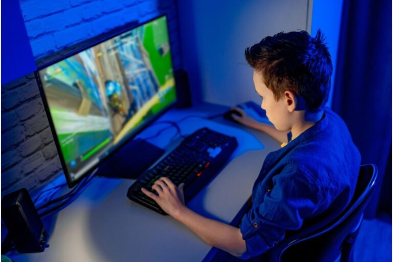 Dad Says He Refused to Keep Funding His Son’s Gaming Setup After Constant Failures in School, Now He’s Being Called “Unsupportive”