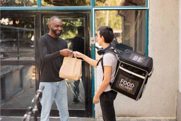 Dad Says He Refused to Keep Paying for Food Deliveries After His Son Started Working, Now He’s Being Called “Cheap Over Small Things”