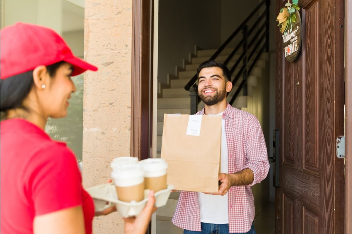 Dad Says He Refused to Keep Paying for His Son’s Expensive Food Delivery Habits, Now He’s Being Called “Controlling Over Small Things”