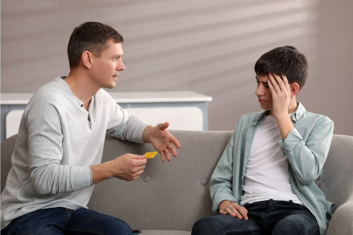 Dad Says He Refused to Let His Teen Have a Credit Card Yet, Now His Child Says He “Doesn’t Trust Them at All”