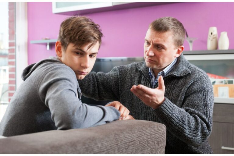 Dad Says He Refused to Let His Teen Skip Their Part-Time Job for a Weekend Trip, Now His Child Says He “Only Cares About Responsibility”
