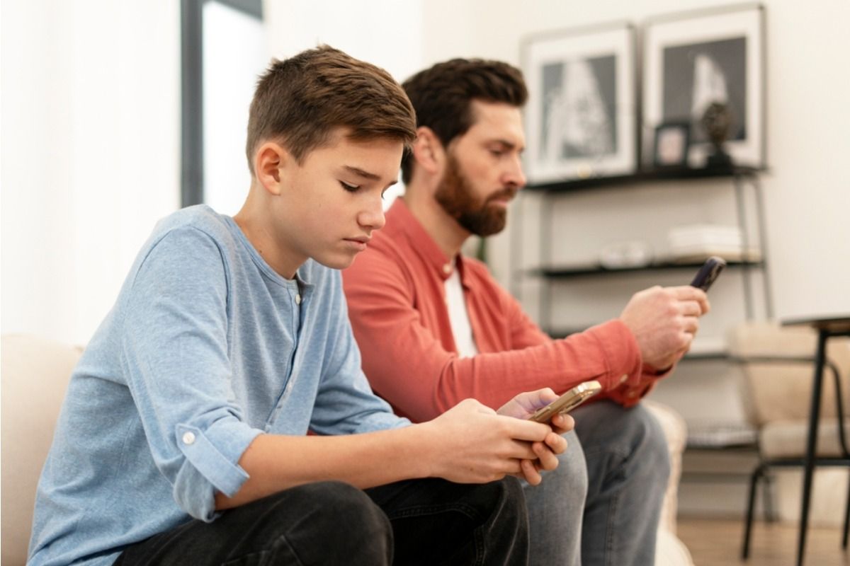 Dad Says He Refused to Pay for Another Phone Upgrade This Year, Now His Teen Says He “Doesn’t Understand Modern Life”