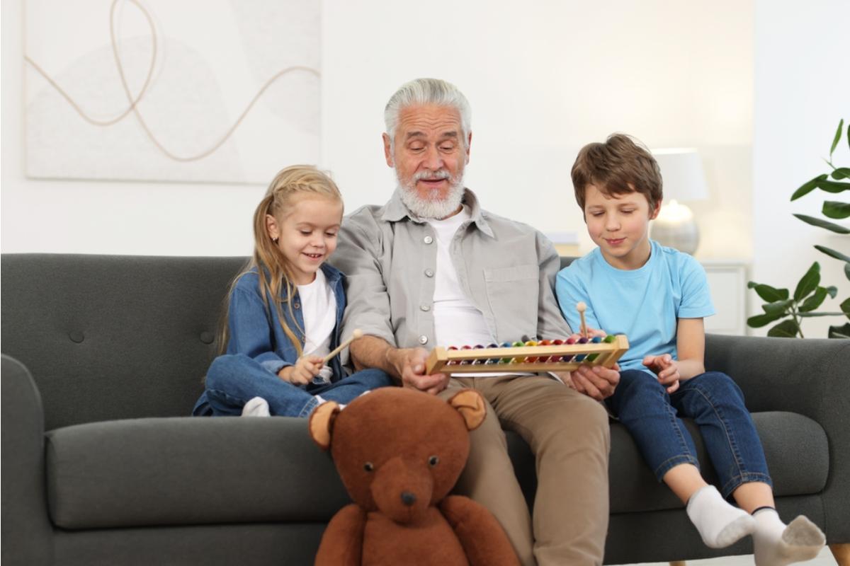 Dad Says His Daughter Expects Him to Babysit Every Weekend Because He’s Retired, Now She Says He “Doesn’t Care About Family”