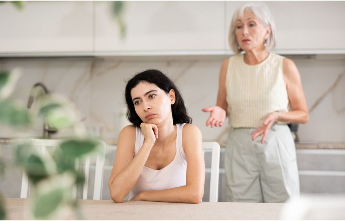 Daughter Says She Refused to Answer Constant Questions About Marriage at Family Events, Now Her Parents Say She “Made Things Awkward”