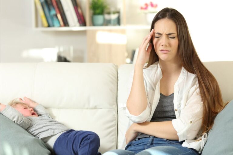 Daughter Says She Refused to Babysit Her Younger Siblings Every Weekend, Now Her Parents Say She’s “Not Acting Like Family”