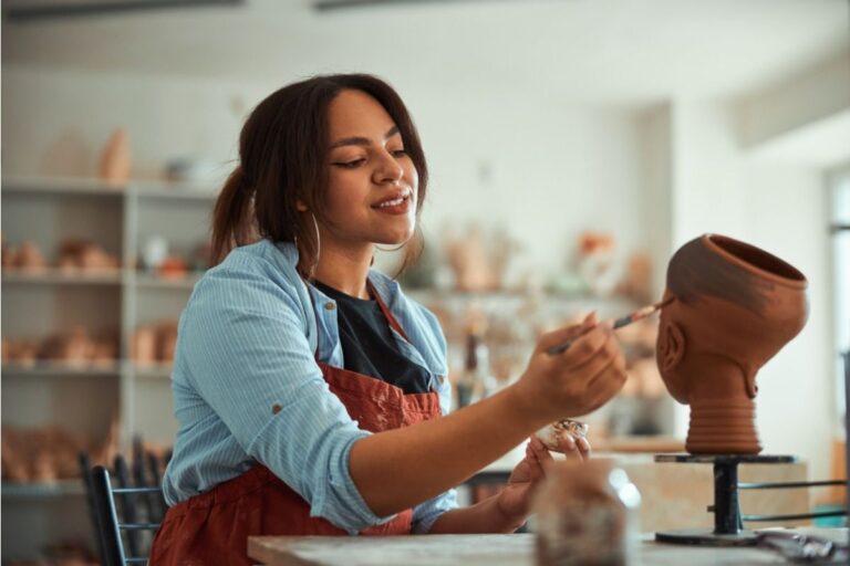 Daughter Says She Refused to Change Her Career Path for Family Expectations, Now Her Parents Say She’s “Ignoring Reality”