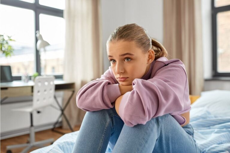 Daughter Says She Refused to Invite Certain Relatives to Her Graduation Dinner, Now the Family Says She’s “Creating Drama Before a Big Milestone”