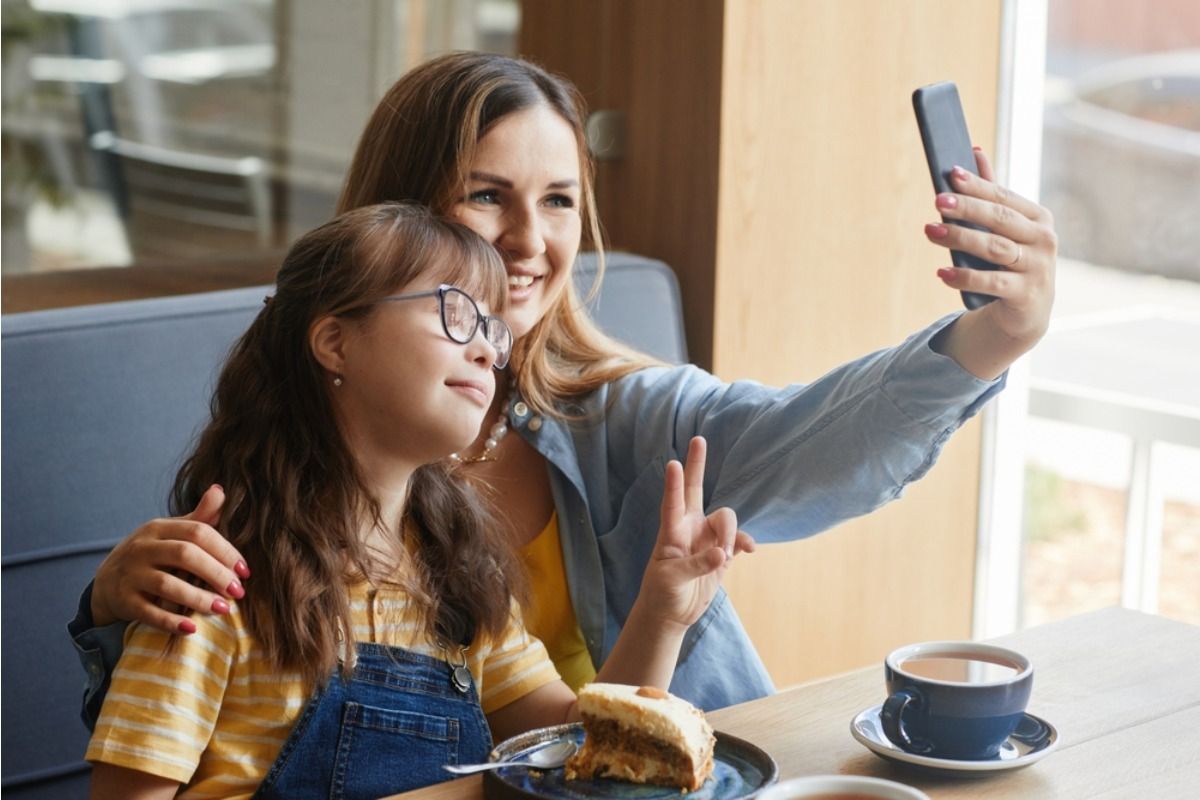 Daughter Says She Refused to Let Her Parents Post Her Personal Photos Online, Now They Say She’s “Hiding Her Life”
