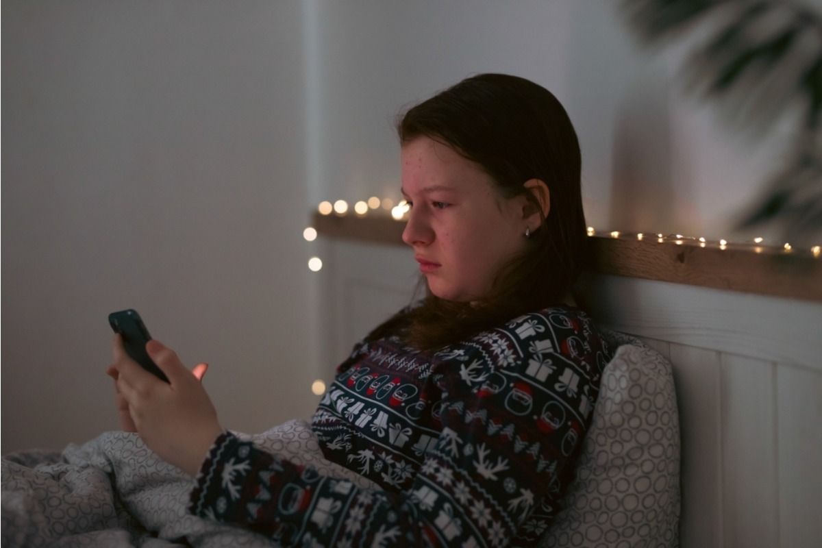Daughter Says She Refused to Post Family Photos Online After a Fight With Relatives, Now Everyone Says She’s “Trying to Punish the Family”