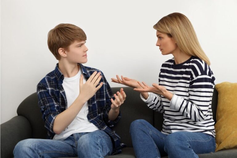 Mom Says Her Adult Son Eats Dinner at Her House Every Night but Refuses to Help With Expenses, Now He Says “That’s What Family Is For”