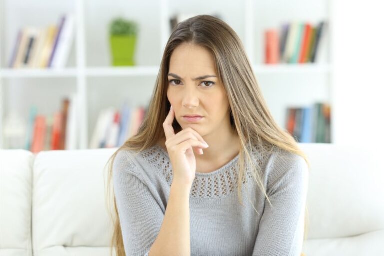 Mom Says She Refused to Attend a Family Gathering After Being Ignored for Years, Now They Say She’s “Breaking Traditions”