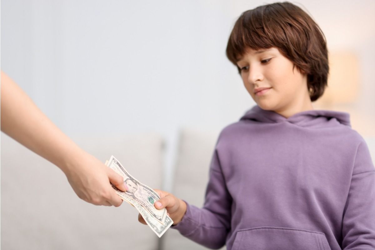 Mom Says She Refused to Give Her Child Extra Money After They Spent Their Allowance Early, Now She’s Being Called “Too Harsh”