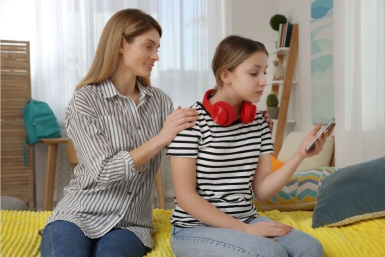 Mom Says She Refused to Let Her Child Attend a Late-Night Event, Now the Kid Says She’s “The Only Strict Parent”