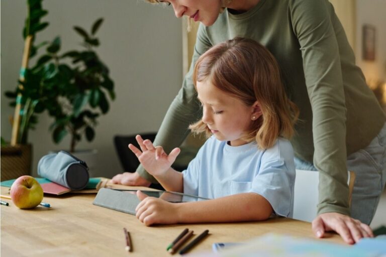 Mom Says She Refused to Let Her Child Bring a Tablet to Restaurants Anymore, Now Every Dinner Ends in an Argument