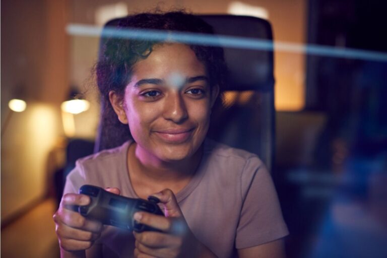 Mom Says She Refused to Let Her Child Stay Home From School After Staying Up Gaming All Night, Now the Teen Says She “Has No Empathy”