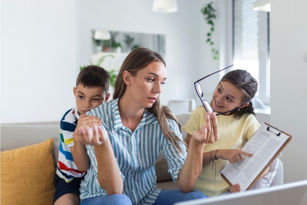 Mom Says She Refused to Let Her Sister Move Into Her Home Rent-Free, Now the Whole Family Is Calling Her “Selfish and Cold”