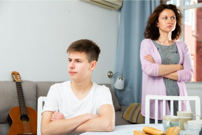 Son Says He Refused to Apologize for Something He Didn’t Do at a Family Gathering, Now He’s Being “Cut Off Until He Learns Respect”
