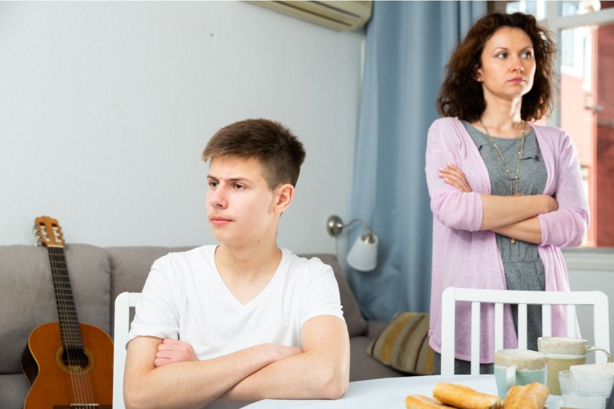 Son Says He Refused to Apologize for Something He Didn’t Do at a Family Gathering, Now He’s Being “Cut Off Until He Learns Respect”