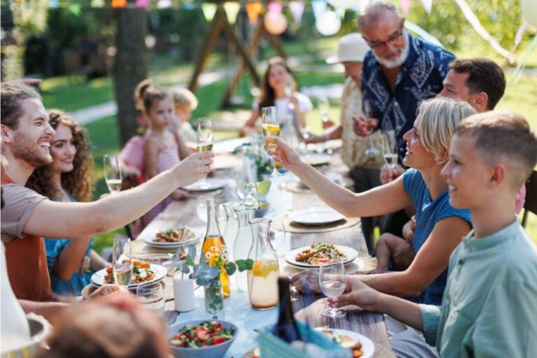 Son Says He Refused to Attend Another Family Reunion Full of Arguments, Now Relatives Say He’s “Turning His Back on Everyone”
