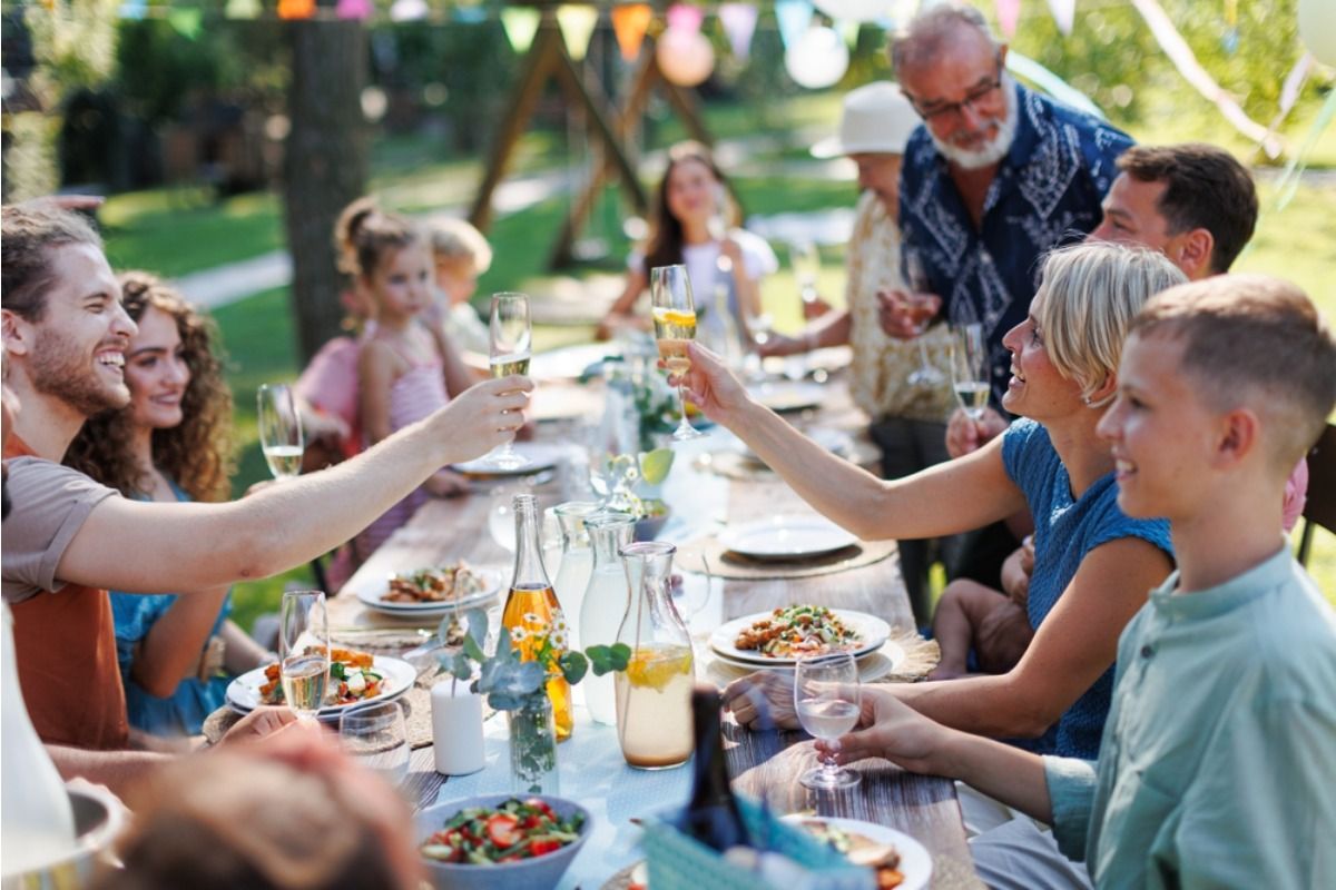Son Says He Refused to Attend Another Family Reunion Full of Arguments, Now Relatives Say He’s “Turning His Back on Everyone”