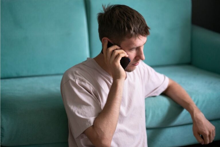 Son Says He Refused to Attend Weekly Family Calls After Constant Arguments, Now His Parents Say He’s “Disconnecting on Purpose”
