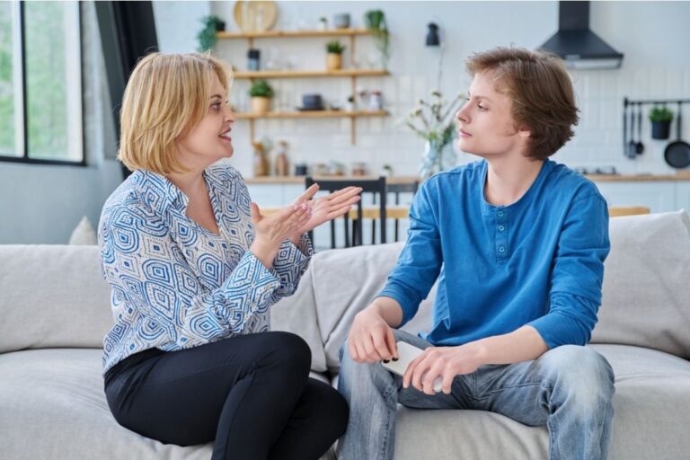 Son Says He Refused to Change Plans Last Minute for Family Guests, Now His Parents Say He’s “Not Flexible at All”