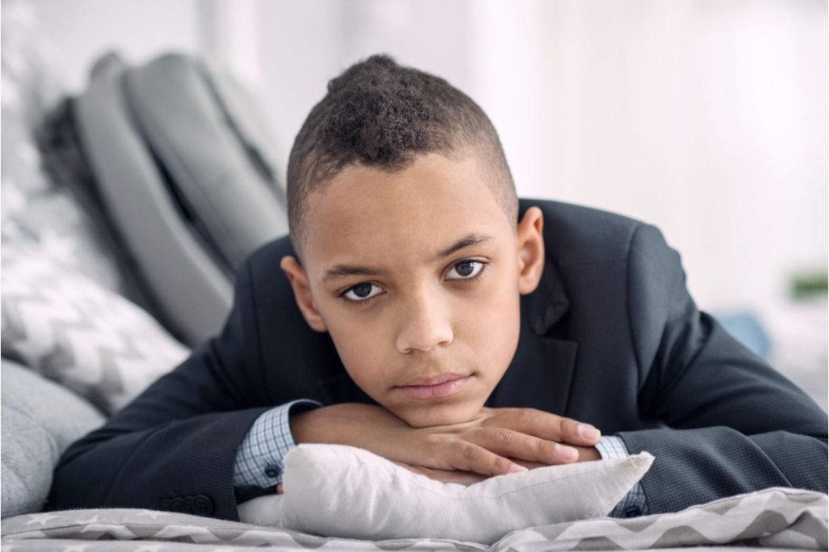 Son Says He Refused to Give Up His Room for Visiting Relatives Again, Now His Family Says He’s “Lost Respect for Tradition”